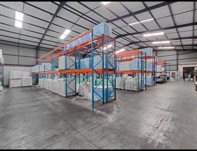 2,099M² WAREHOUSE TO LET IN CLAYVILLE